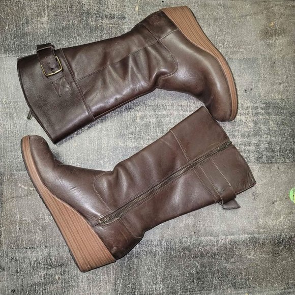 CROCS Shoes - Women's Crocs boots size 9